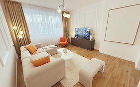 Velký luxusní apartmán se dvěma ložnicemi v centru Pardubic - WiFi, Netflix